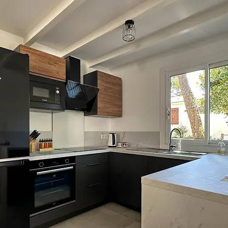 Rénovée à La Palmyre Pour 6 Pers. - Patio, Wifi, Proche Et Commerces - Fr-1-705-85 * Les Mathes