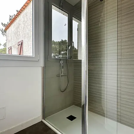 Rénovée à La Palmyre Pour 6 Pers. - Patio, Wifi, Proche Et Commerces - Fr-1-705-85 Hébergement de vacances